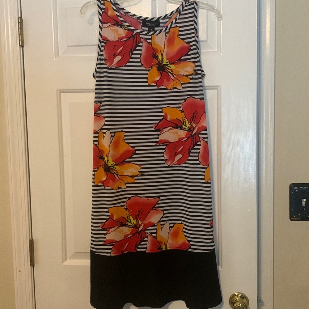 🏷️ 3 for $10
Sleeveless Dress